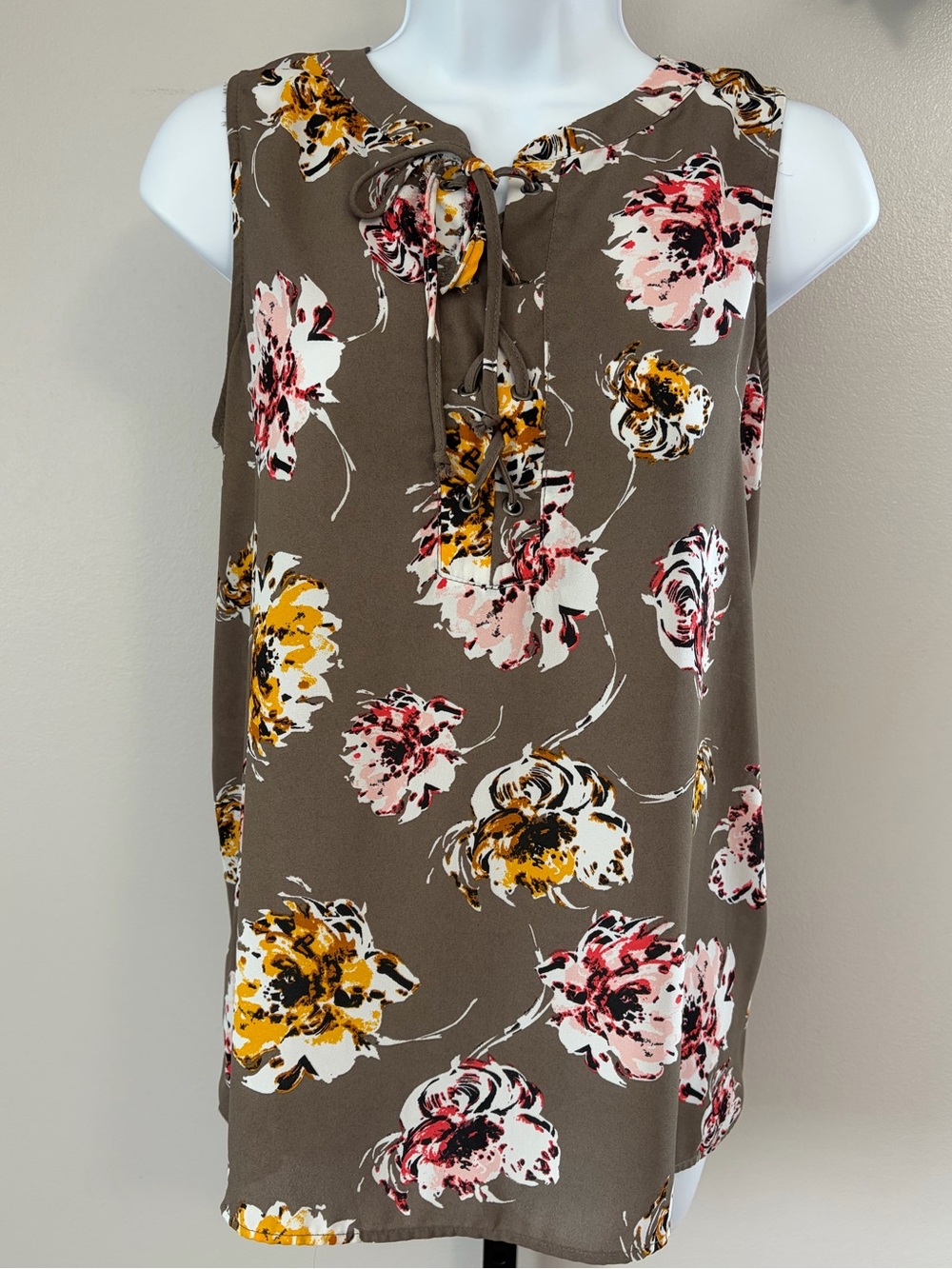 Apt. 9 Taupe Floral Lace-Up Sleeveless Tank